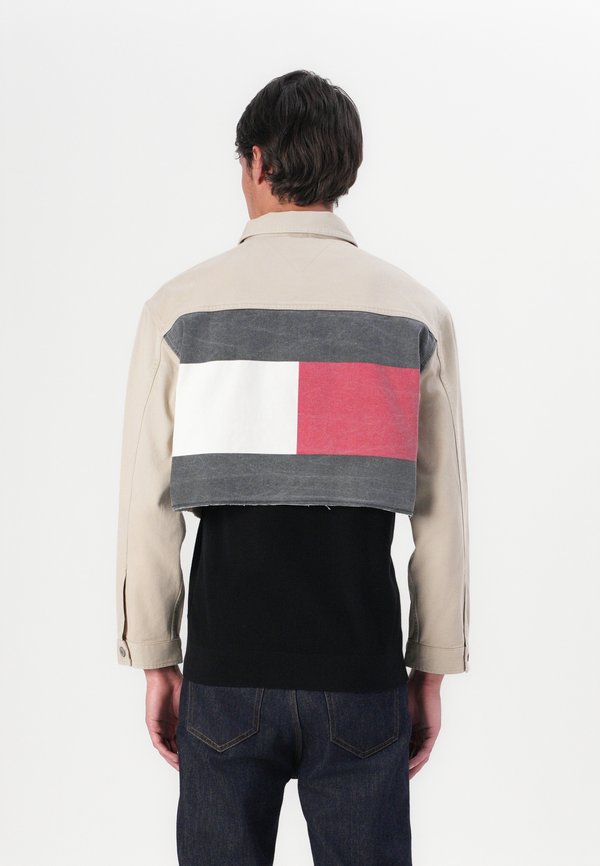 FLAG TRUCKER JACKET UNISEX - Denim jacket - silt4