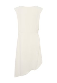 Vestido blanco de manga corta con un dobladillo ligeramente asimétrico y una cintura ajustada. Tejido suave con un diseño limpio y minimalista, sin adornos visibles.