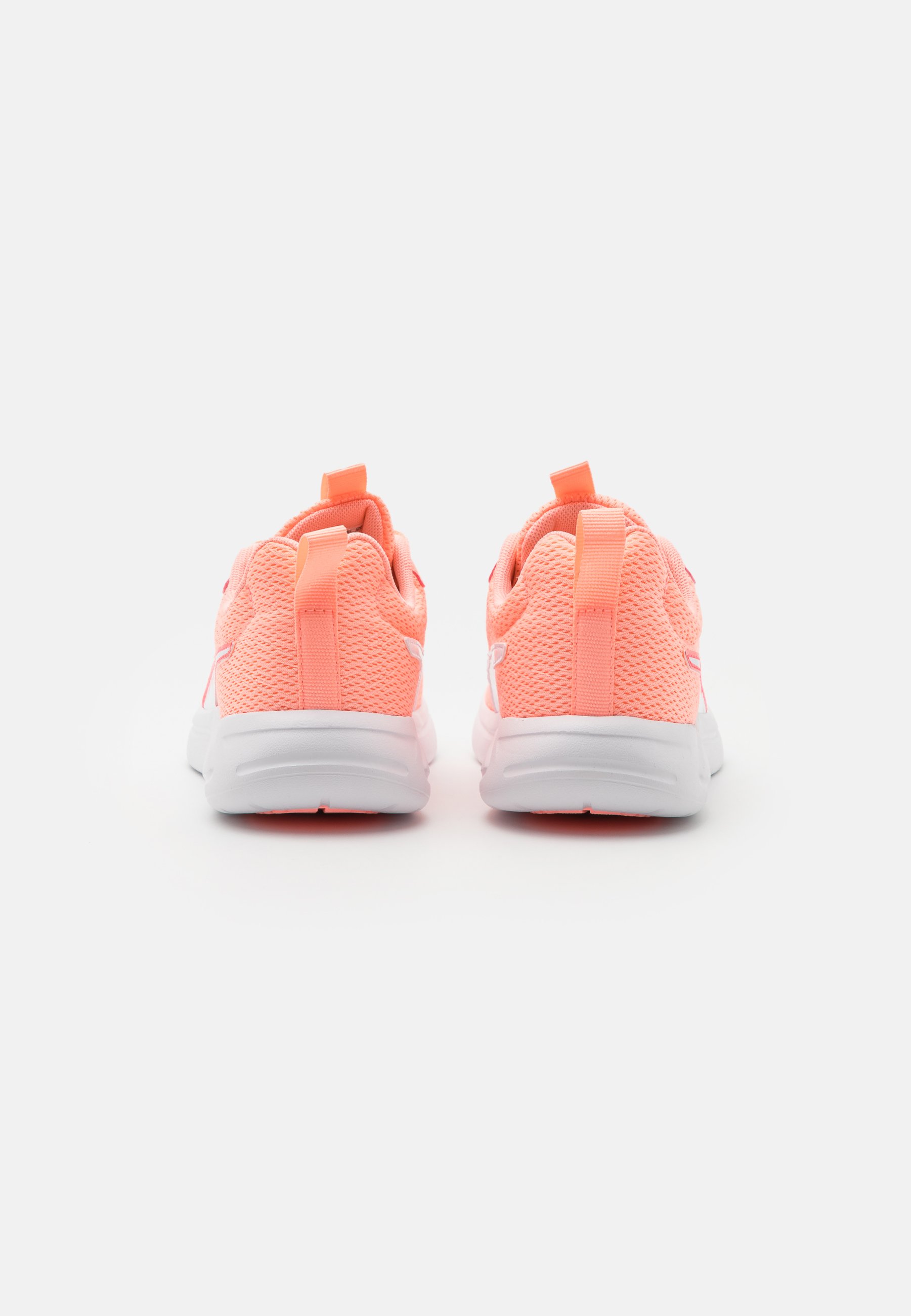 Puma RESOLVE METALLIC - Chaussures de running neutres - elektro  peach/ignite pink/corail - ZALANDO.FR