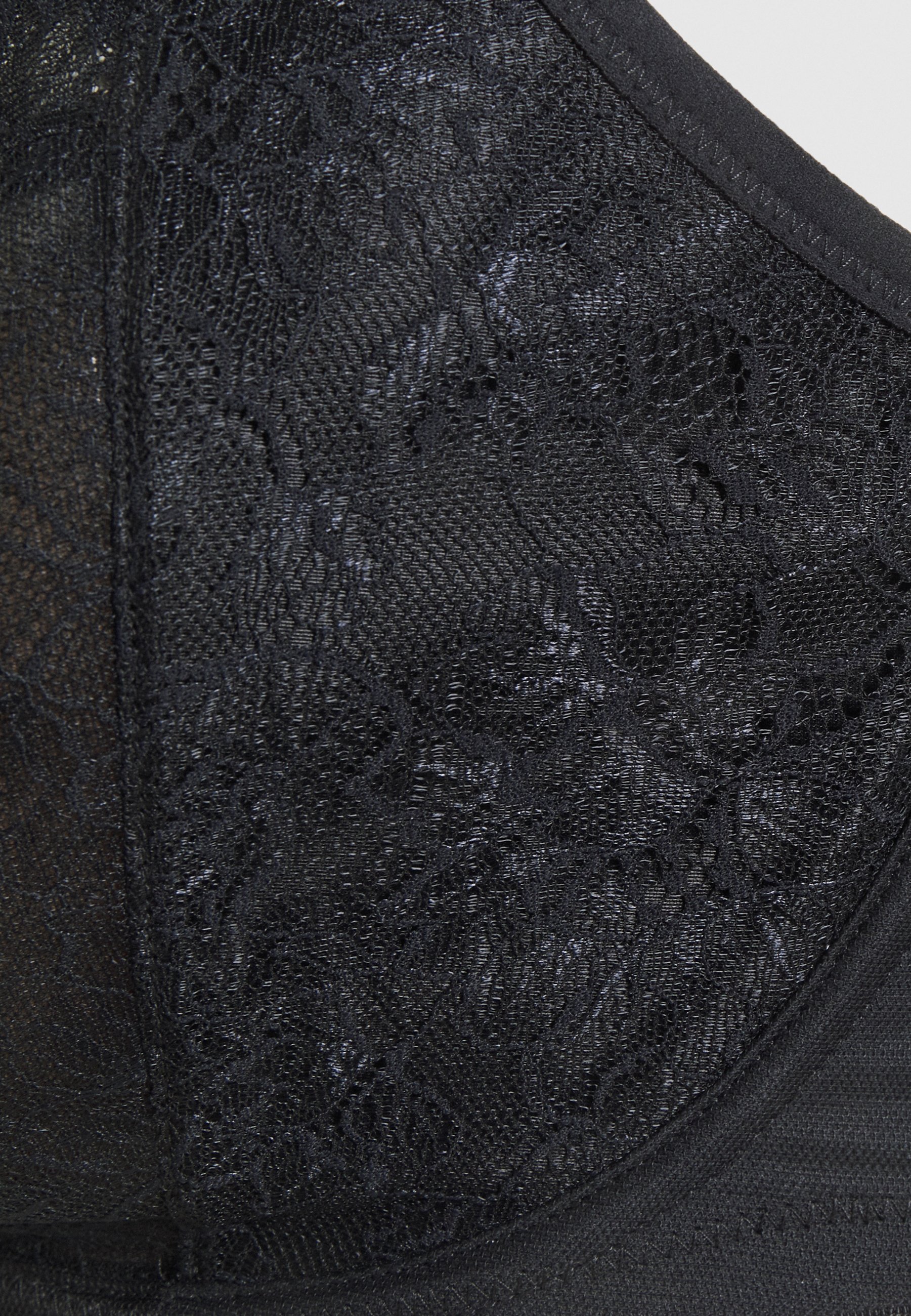 Reggiseno Elomi Brianna Con Scollo Profondo, Taglia UK. Coppa In Tre Parti E Pizzo Floreale, Per Un Supporto E Una Forma Arrotondata.