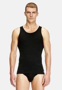 Czarny bawełniany tank top z okrągłym dekoltem i szerokimi ramiączkami, o dopasowanym kroju kontrastującym z czarnymi figami.