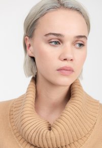 INFLUENCER COWL-NECK - Trui - camel