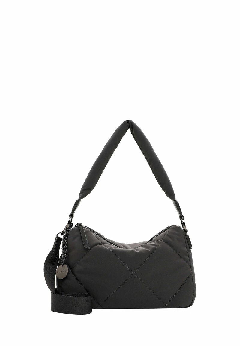 Borsa a spalla nera trapuntata con manico morbido e tracolla regolabile. Caratterizzata da chiusura con zip, superficie testurizzata e un sottile dettaglio di branding.