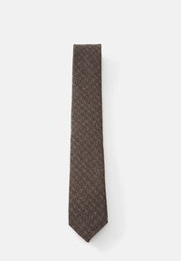 Cravate marron présentant un motif pied-de-coq subtil, en tissu texturé, et une forme étroite avec une pointe.