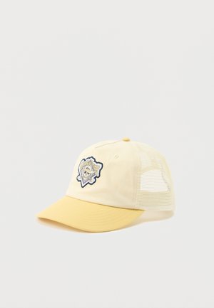 Gelbe und cremefarbene Trucker-Kappe mit Netzrücken und Totenkopf-Logo-Patch mit gekreuzten Baseballschlägern auf der Vorderseite.
