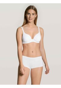 Reggiseno bianco senza cuciture con bretelle regolabili e finitura liscia, abbinato a slip hipster bianchi coordinati; entrambi presentano un design minimalista.