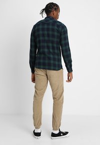 Urban Classics CORDUROY JOG PANTS - Chinos tipa bikses - sand