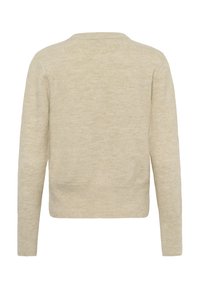 Suéter beige con un tejido texturizado, cuello redondo y mangas largas. Corte recto en el dobladillo inferior. Sin marca ni patrones visibles.