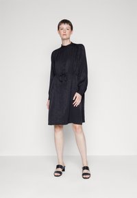Selected Femme TYRA SHORT DRESS - Koktailové šaty/večierkové šaty - black