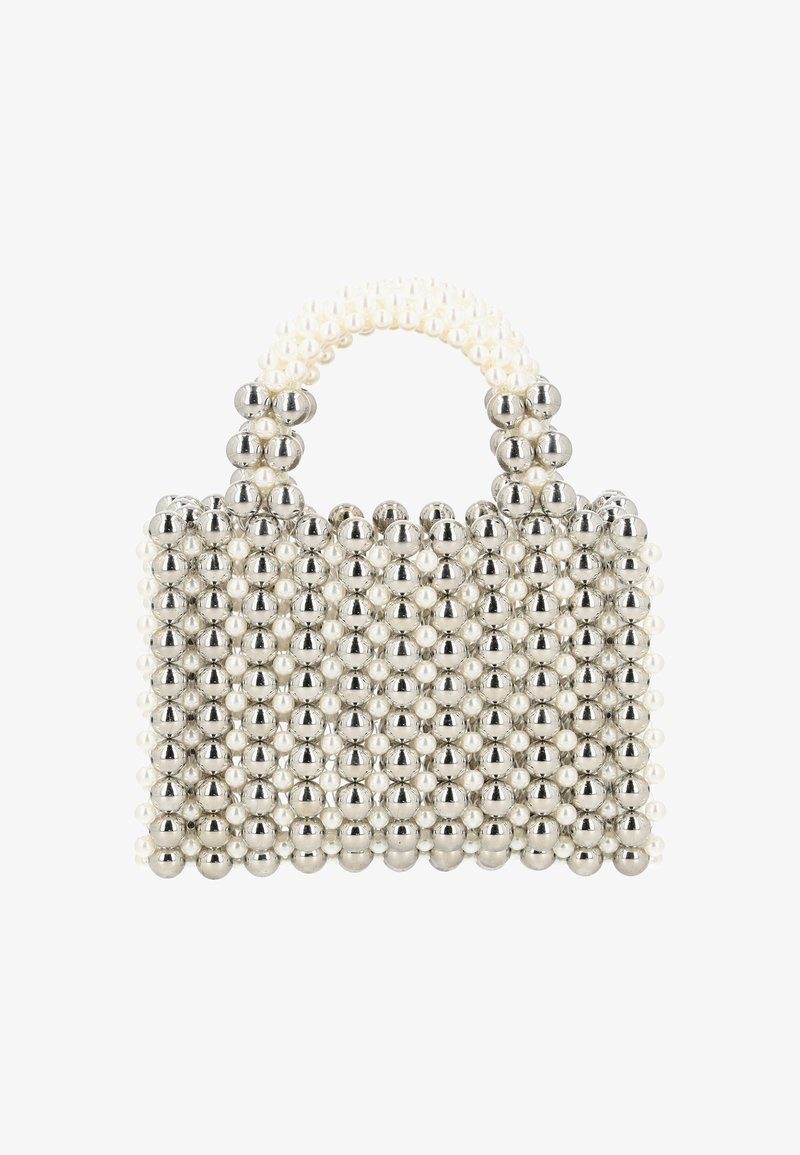 Perlenhandtasche in rechteckiger Form, gefertigt aus silbernen Perlen und weißen Kunststoffperlen. Sie verfügt über einen runden Griff mit einer strukturierten Oberfläche.