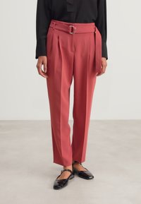 BOSS TAPIAH - Nohavice - red