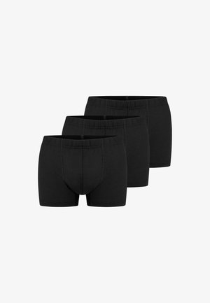 Drei schwarze Herren-Boxershorts diagonal gestapelt, zeigen elastische Bund und vordere Konturstiche.
