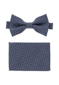 Granatowy zestaw muszki i chusteczki do kieszeni w wzorzystym materiale. Muszka ma spiczaste końce; chusteczka do kieszeni ma pasujący geometryczny wzór.