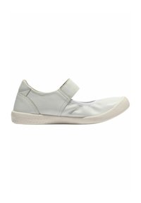 Scarpa bianca in pelle con punta rotonda, fascia elastica sopra il collo del piede e suola in gomma flessibile. Presenta una superficie liscia e un design minimalista.