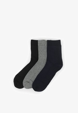 Tři páry ponožek do kotníků v černé, šedé a tmavě modré barvě. Vyrobeny z měkké bavlněné směsi s žebrovanými manžetami a hladkým povrchem.
