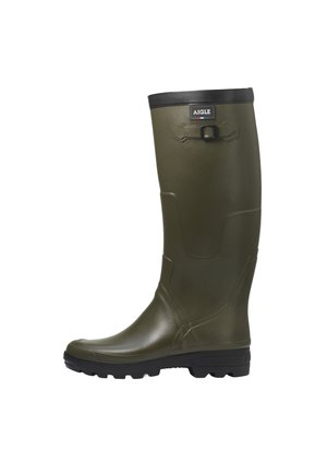 Botte en caoutchouc verte montante jusqu'au genou avec semelle noire, boucle latérale ajustable et étiquette de la marque Aigle près du haut.