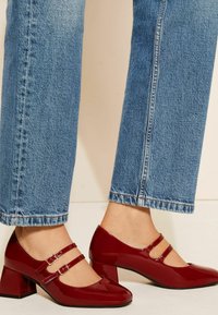 Friends Like These REGULAR FIT - BLOCK DOUBLE MARY JANE COURT - Klasiski papēži - red