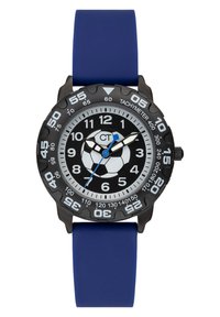 Zwarte horloge met een blauwe siliconen band, een ronde wijzerplaat met een ontwerp van een voetbal, witte uurmarkeringen en een tachymeter bezel.