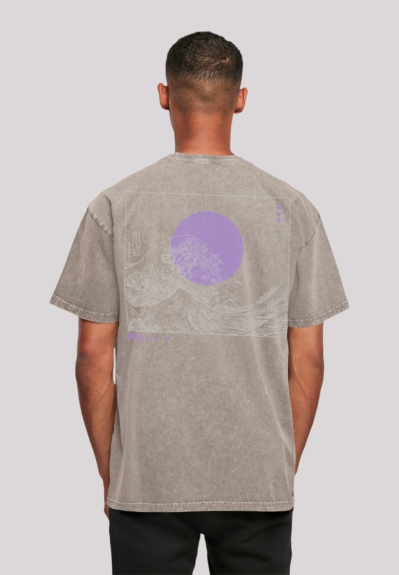 Gray cotton t-shirt with a loose fit. Features a printed design of waves and a large purple circle on the back. Visible stitching details.