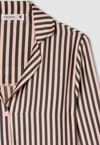 Camicia a righe verticali beige e nere con colletto, con etichetta del marchio "Terranova" e taglia "S" all'interno del colletto.
