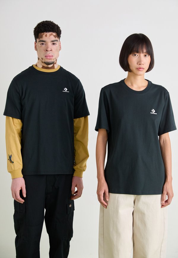 EMBROIDERED STAR CHEVRON TEE UNISEX - Basic T-shirt