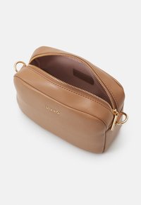 LIU JO M CAMERA CASE - Sac bandoulière - teddy