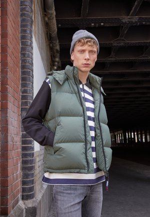 ALASKA VEST - Vest - avalon green