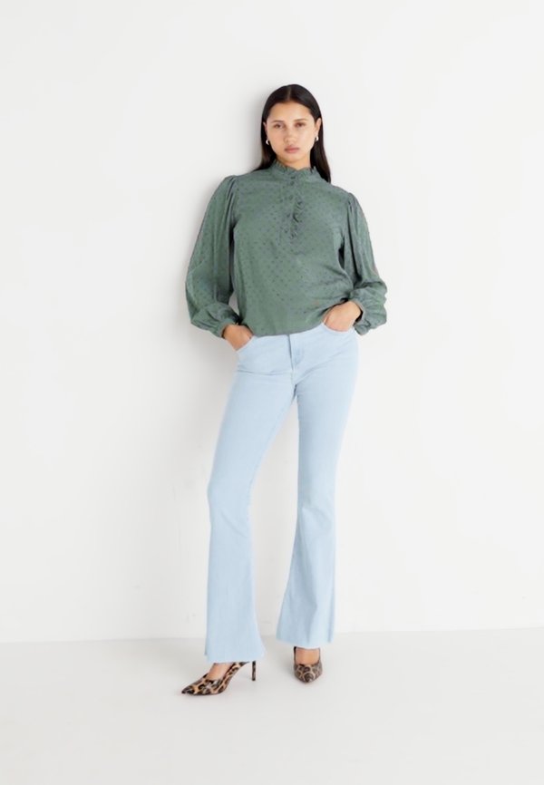 RAVAL EDGE - Flared Jeans - hypersoft summer break4