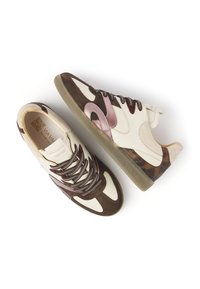 Sneakers with a cream leather upper, brown suede accents, light pink details, and a leopard print heel. Features textured laces and a flexible sole.