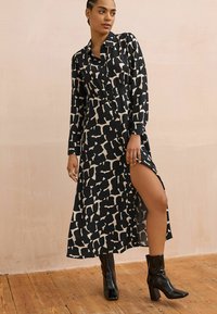 Next REGULAR FIT - LONG SLEEVES - Skjortklänning - black white geo print