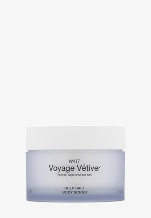 DEEP SALT BODY SCRUB VOYAGE VÉTIVER - Gommage corps - -