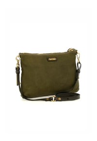 Borsa a tracolla in pelle verde oliva con hardware dorato, chiusura con zip e tracolla rimovibile. Texture liscia e design minimalista.