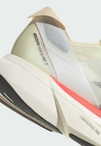adidas Performance ADIOS PRO - Apavi skriešanai pa asfaltu - ivory   core black   crystal sand