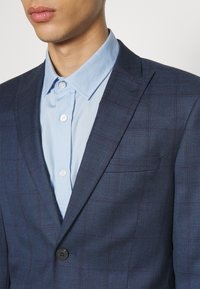 Isaac Dewhirst THE FASHION SUIT - Κοστούμι - blue