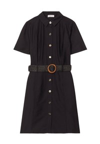Robe noire à manches courtes avec un devant à boutons, dotée d'une taille ceinturée avec un anneau en bois et de détails en tissu texturé sur l'ensemble.
