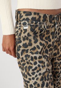 The Ragged Priest Short - brown