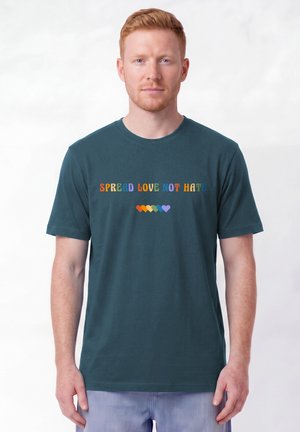 watapparel, SPREAD LOVE NOT HATE UNISEX - T-Shirt print - stargazer
