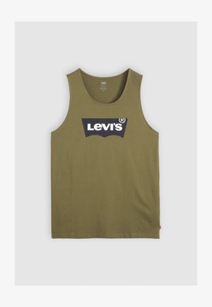 Olíva zöld pamut tank top, kerek nyakkivágással és középen fekete Levi's logóval. Egyszerű, egyenes szabással és ujjatlan dizájnnal rendelkezik.