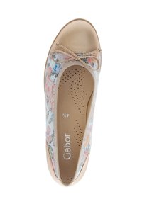 Ballerines avec un motif floral en couleurs pastel, bord beige et un petit nœud en accent au niveau des orteils, dotées d'une semelle intérieure perforée.