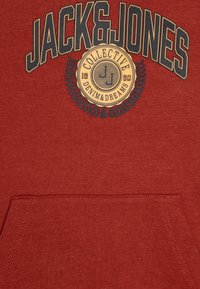 Jack & Jones Junior JJKAM VARSITY BRANDING HOOD - Jersey con capucha - red ochre