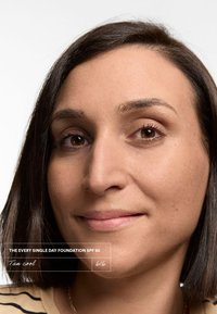 Produit de fond de teint présenté sur fond blanc, étiqueté "Tan cool 616", avec une texture lisse sur la peau et un maquillage minimal visible.