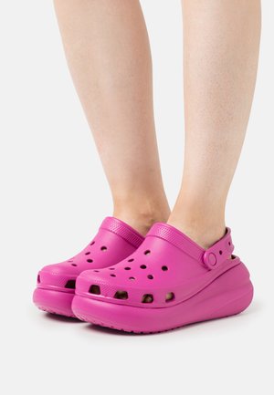 Crocs CRUSH UNISEX - Zoccoli - fuchsia fun