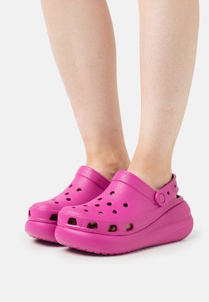 CRUSH UNISEX - Clogs - fuchsia fun