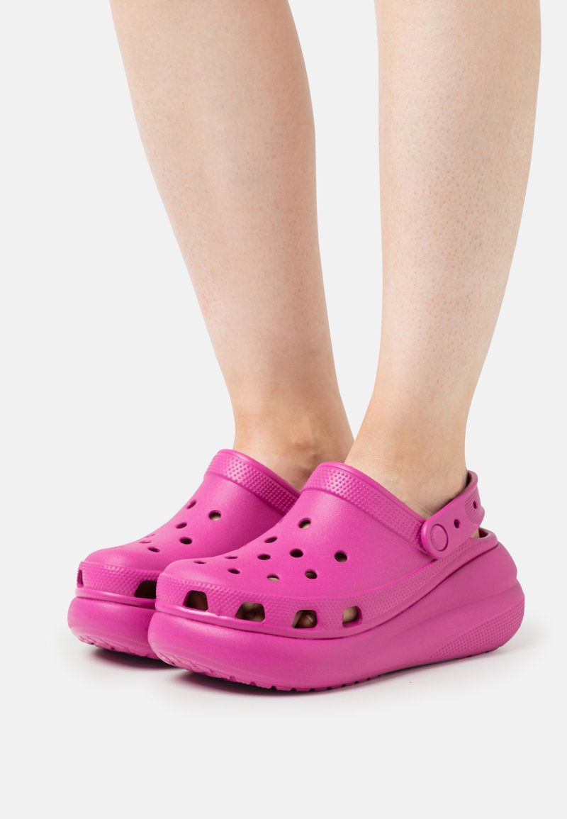 Crocs CRUSH UNISEX - Zuecos - fuchsia fun