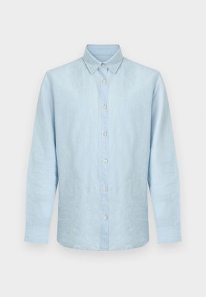 Camisa azul claro de manga larga con botones, hecha de lino, que presenta un cuello clásico, botones frontales y un dobladillo recto con bordes redondeados.