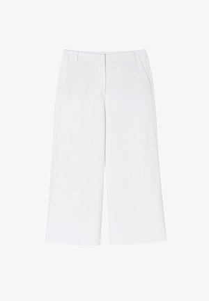 Pantaloni bianchi a gamba larga con una texture liscia, dotati di due tasche frontali e una vita sartoriale. Design semplice e pulito senza decorazioni.
