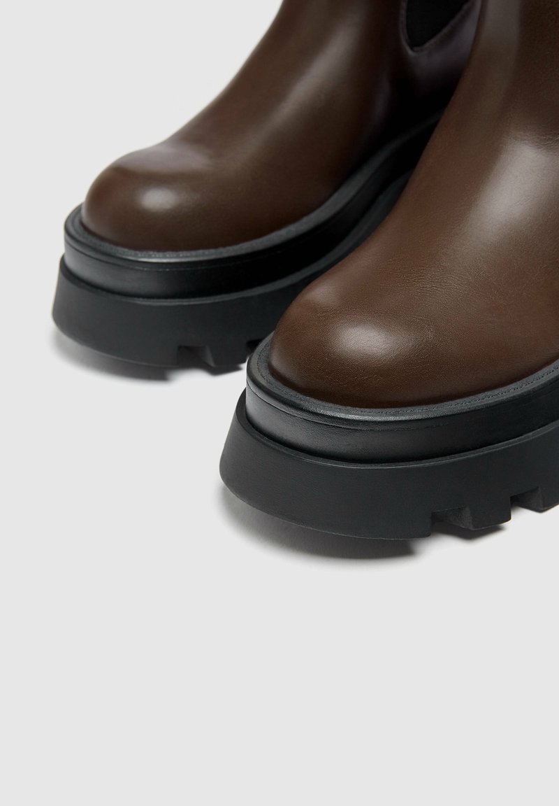 Damen Klassische Stiefel | PULL&BEAR Plateaustiefel brown/braun - PD30801 Damen Klassische Stiefel | PULL&BEAR Plateaustiefel brown/braun - PD30801