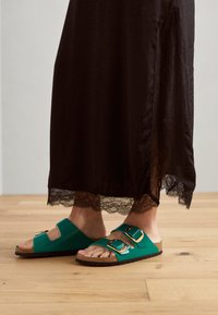 ARIZONA LENA NARROW - Sandalen - green