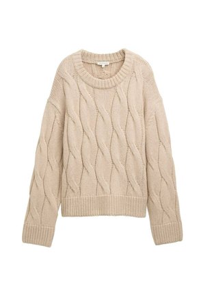 Beige kabelgebreide trui met een ronde hals, lange mouwen en een geribde zoom; heeft een draaiend patroon over het lichaam voor textuur.