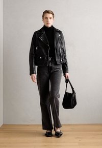 Anna Field Skulderveske - black